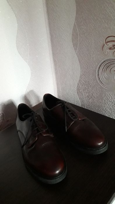 Фирменные туфли натуральная кожа.