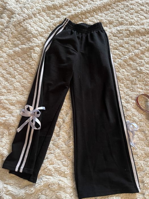 Продам  спортивные костюмы на рост примерно 130