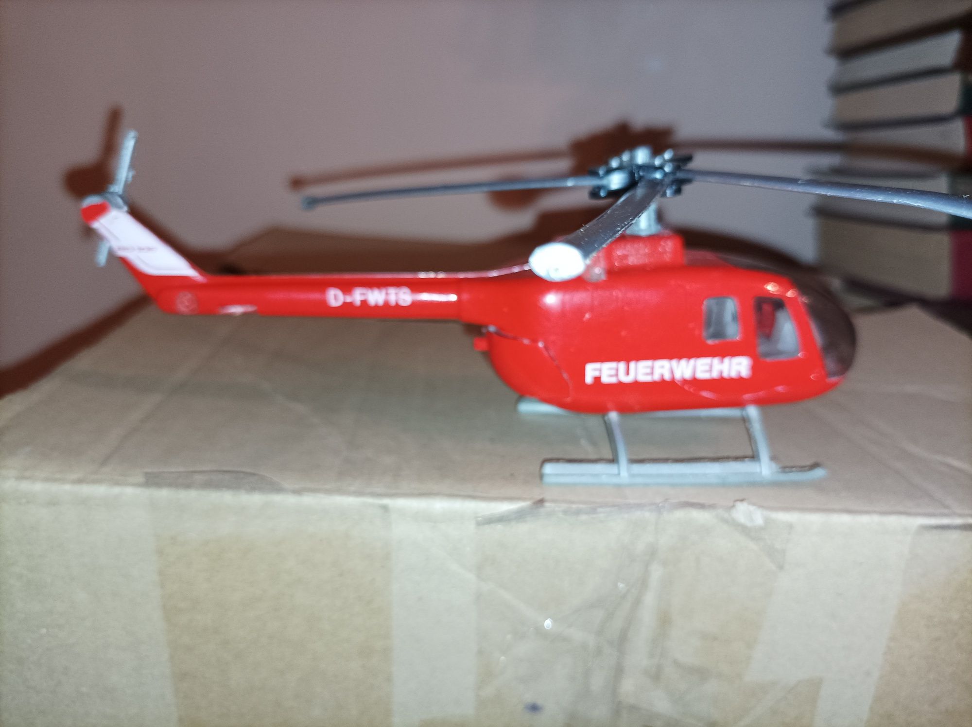 Helikopter Bolkow Bo 105 siku skala 1:55