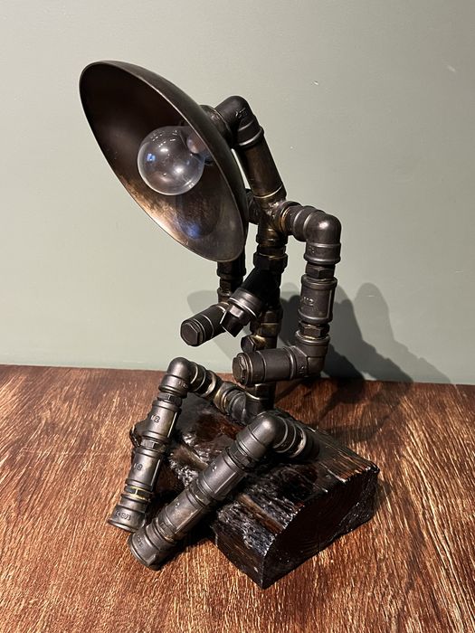 Lampka industrialna - postać z rurek