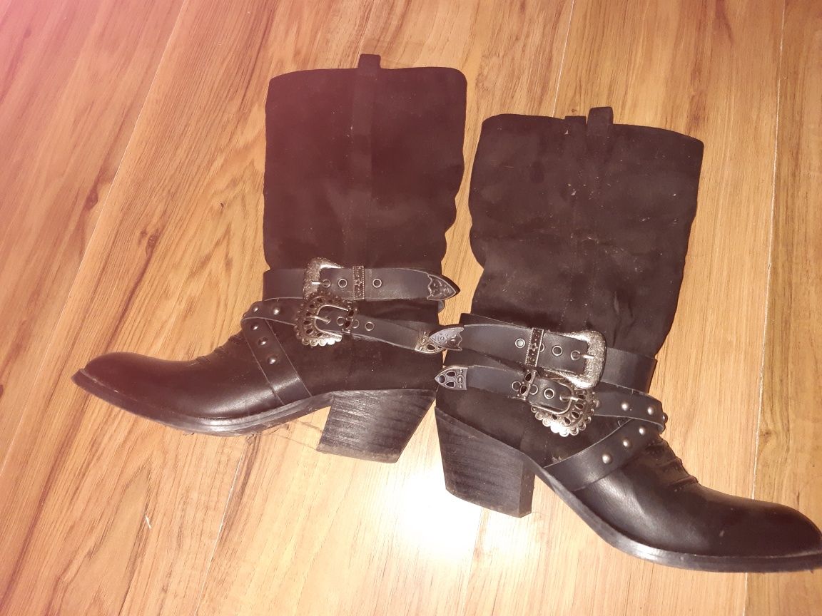 Stylowe buty "kowbojki" z okuciami