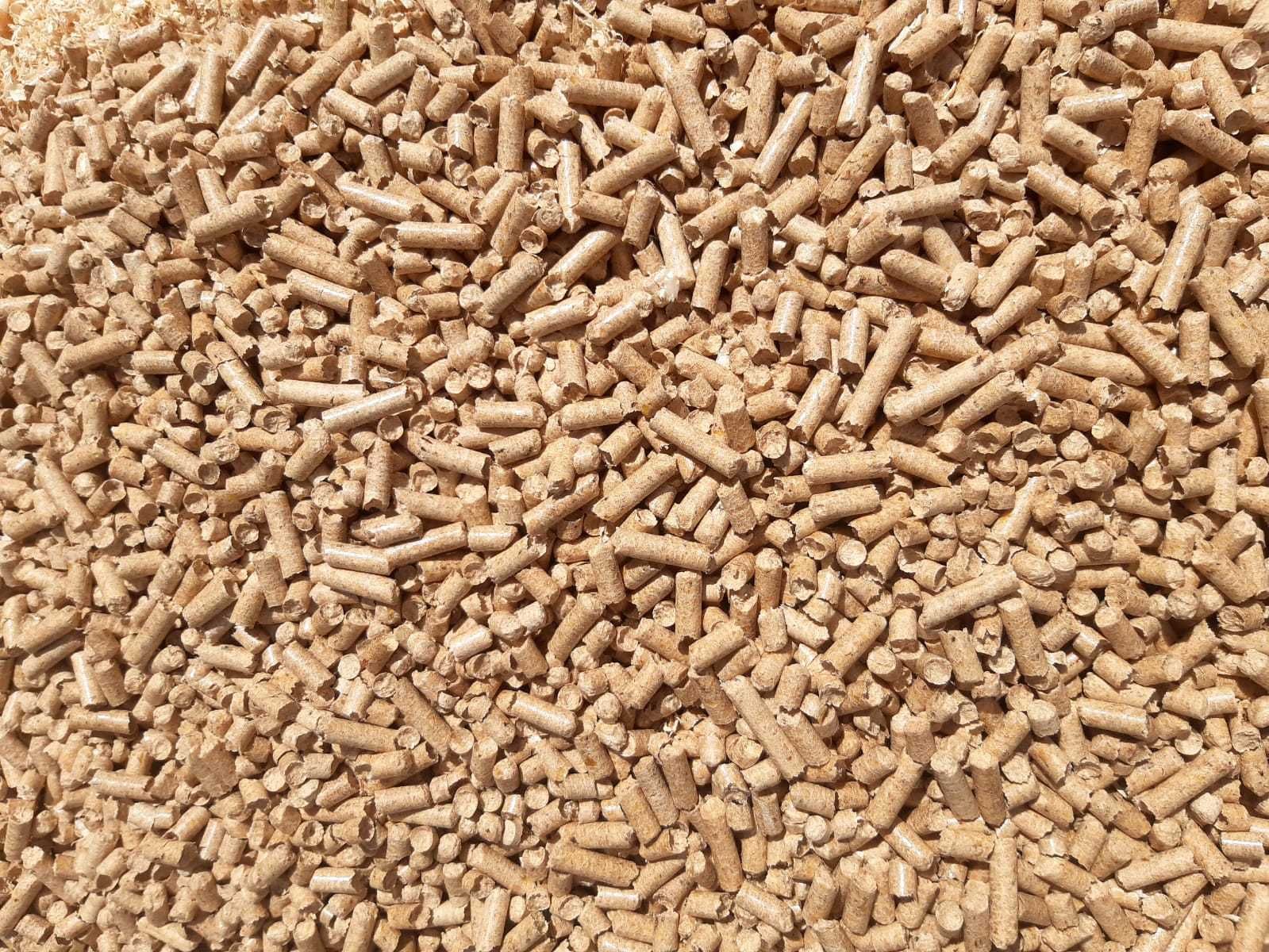 Pellet drzewny Kobienia SOSNOWY 6mm A1 producent (1005kg na palecie)