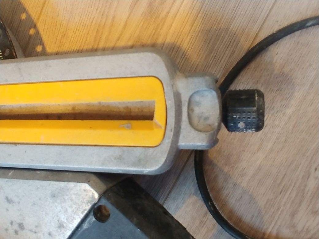 Ukośnica Dewalt  DWS774