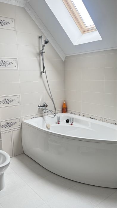 Продаж будинку з ремонтом на околиці міста