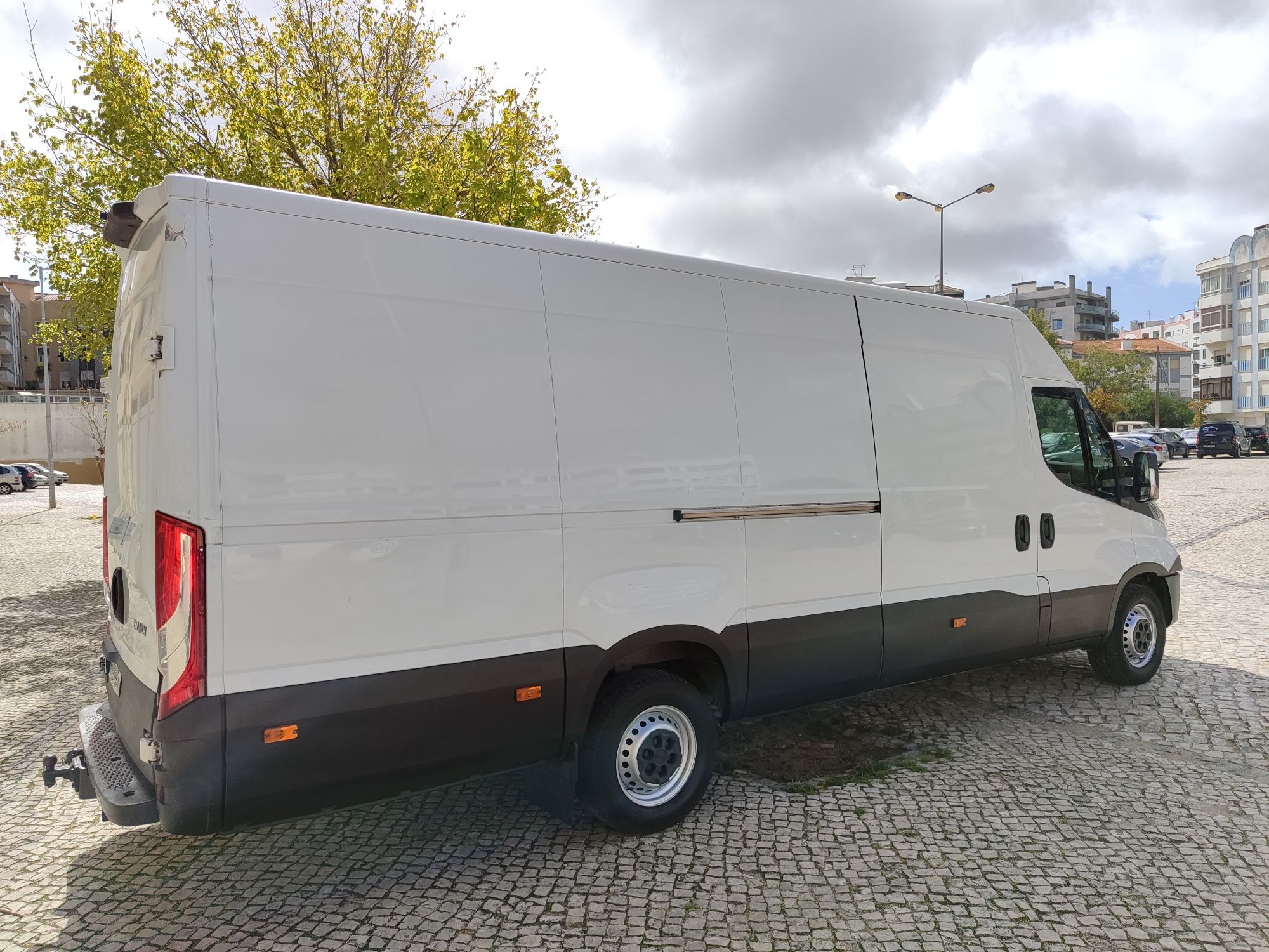 Iveco Daily 2.3Hpi Longa
Vidros Elétricos 
Fecho Centralizado com Coma