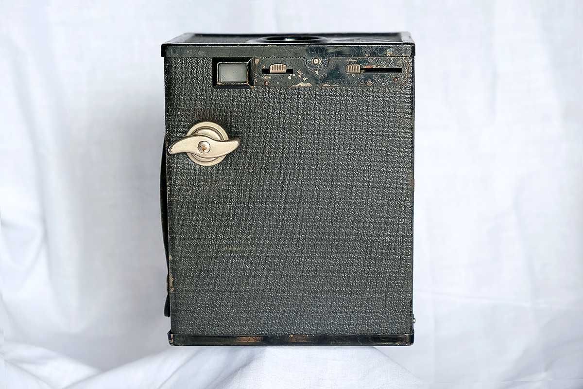 Agfa B-2 Cadet - Câmara fotográfica de caixa (box camera) antiga.