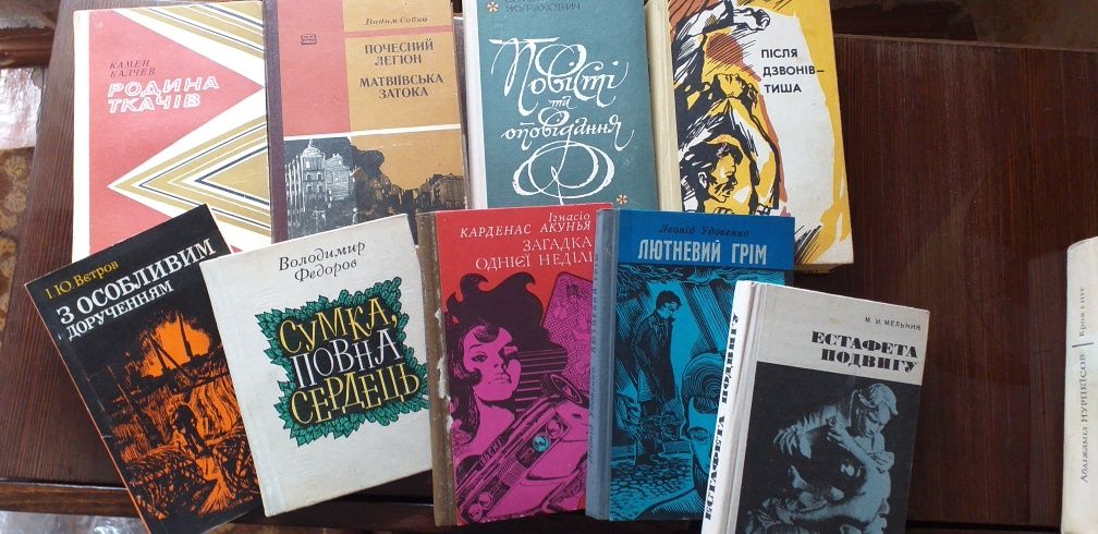 Вінтажні  художні книги, дитячі казки, журнали, газети часів СРСР .