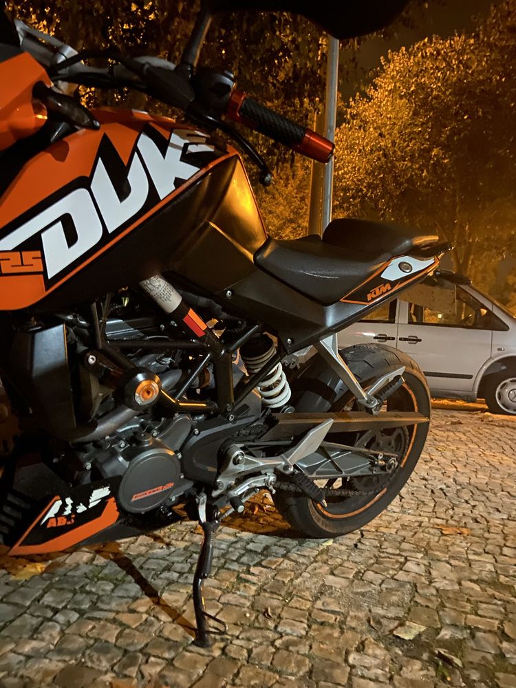 Ktm duke 125 com extras