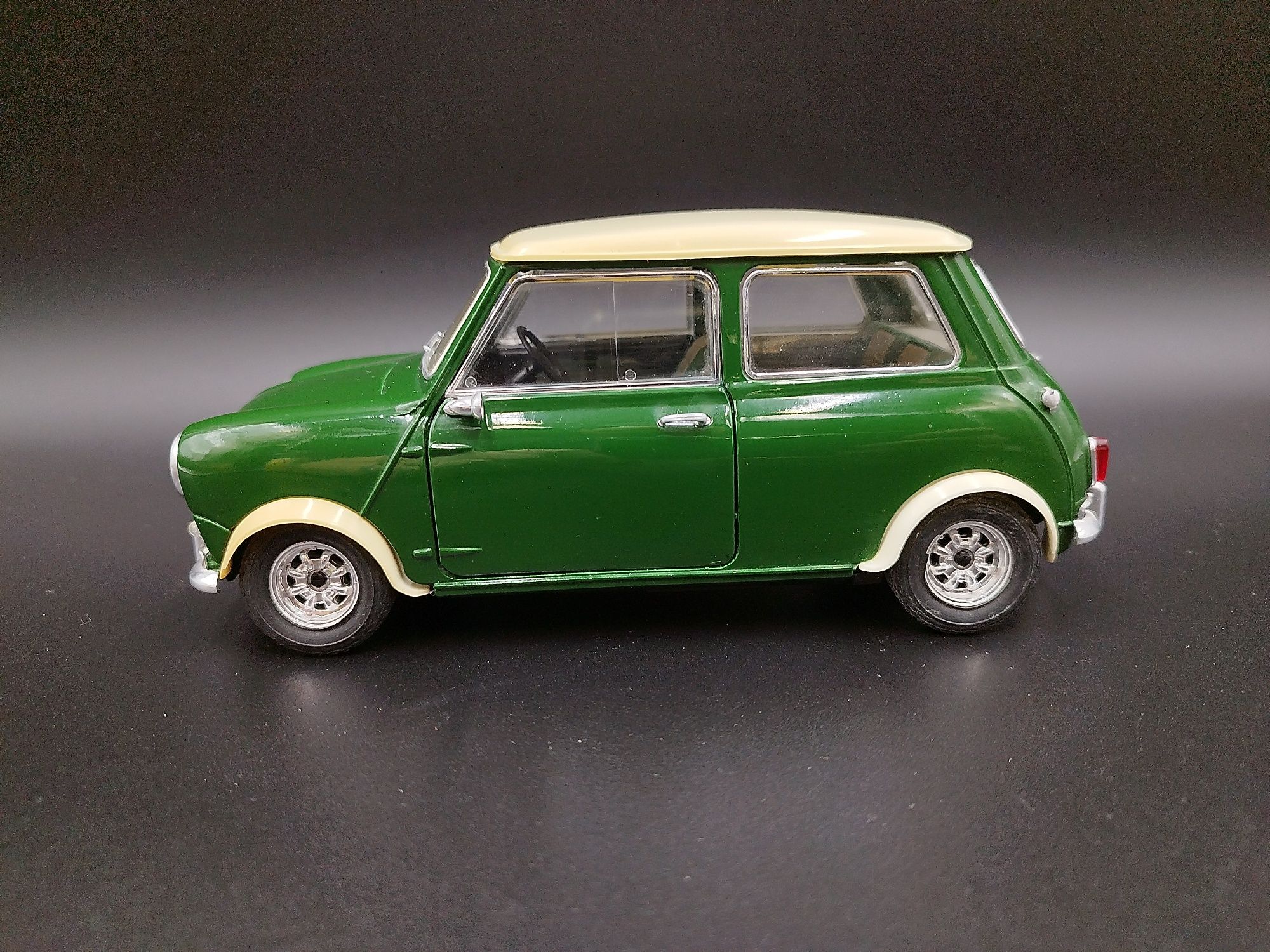 1:18 Solido Prestige Mini Cooper S 1964 model używany