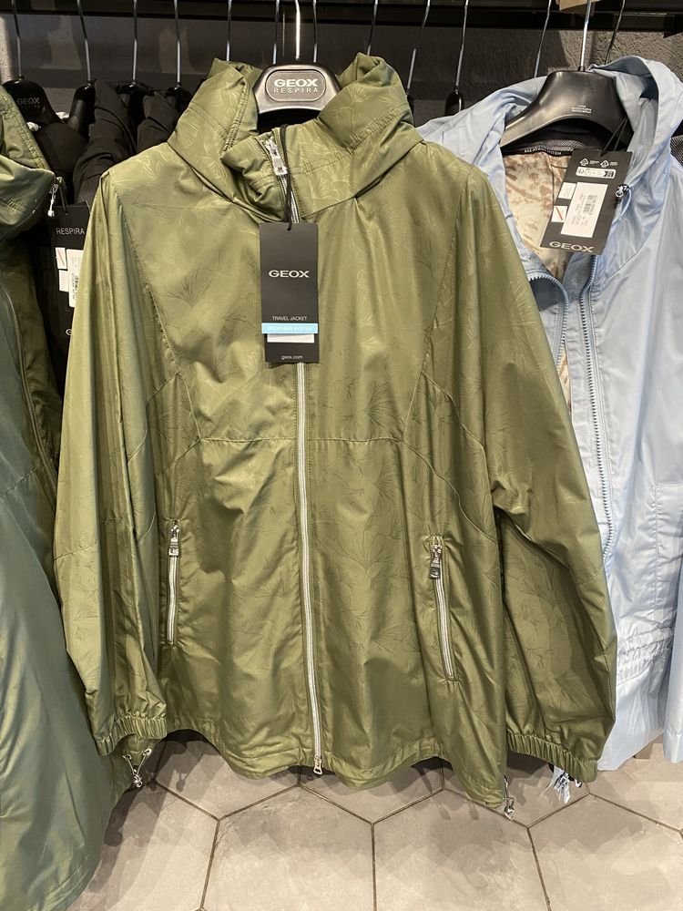 Курточка вітровка жіноча 52р Geox