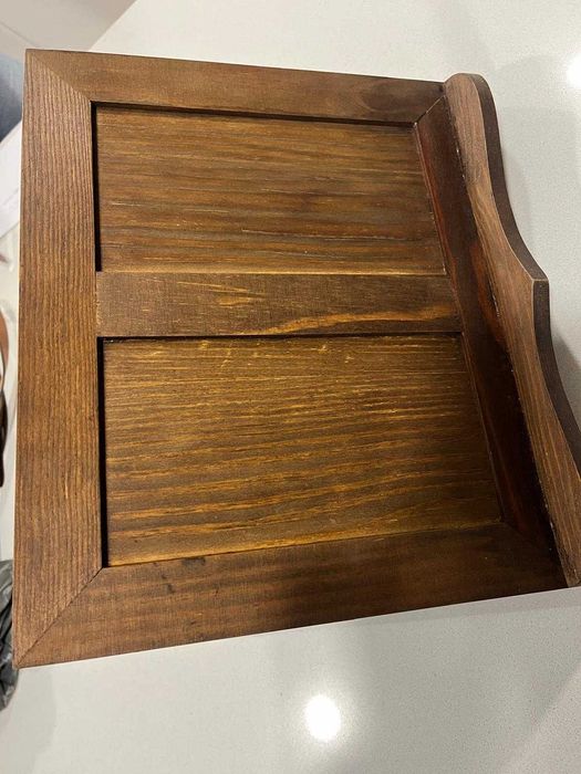 Suporte para livro em madeira