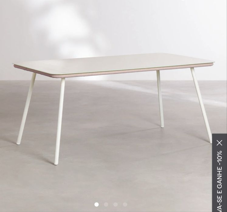 Mesa de jantar retangular SKLUM em vidro e alumínio