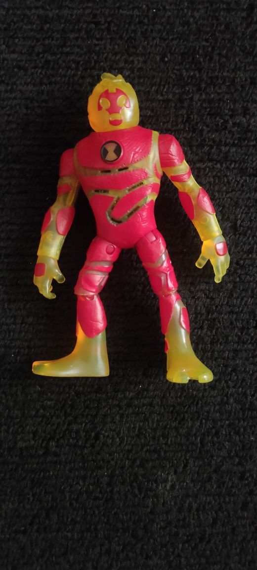 Brinquedo figura ben 10 Heatblast