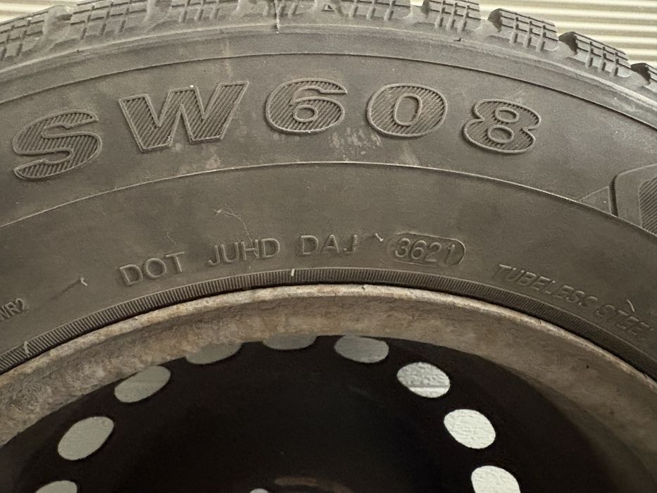 Komplet kół zimowych z orginalnymi koupakami audi