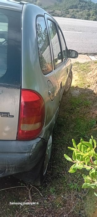 Opel corsa 4 portas