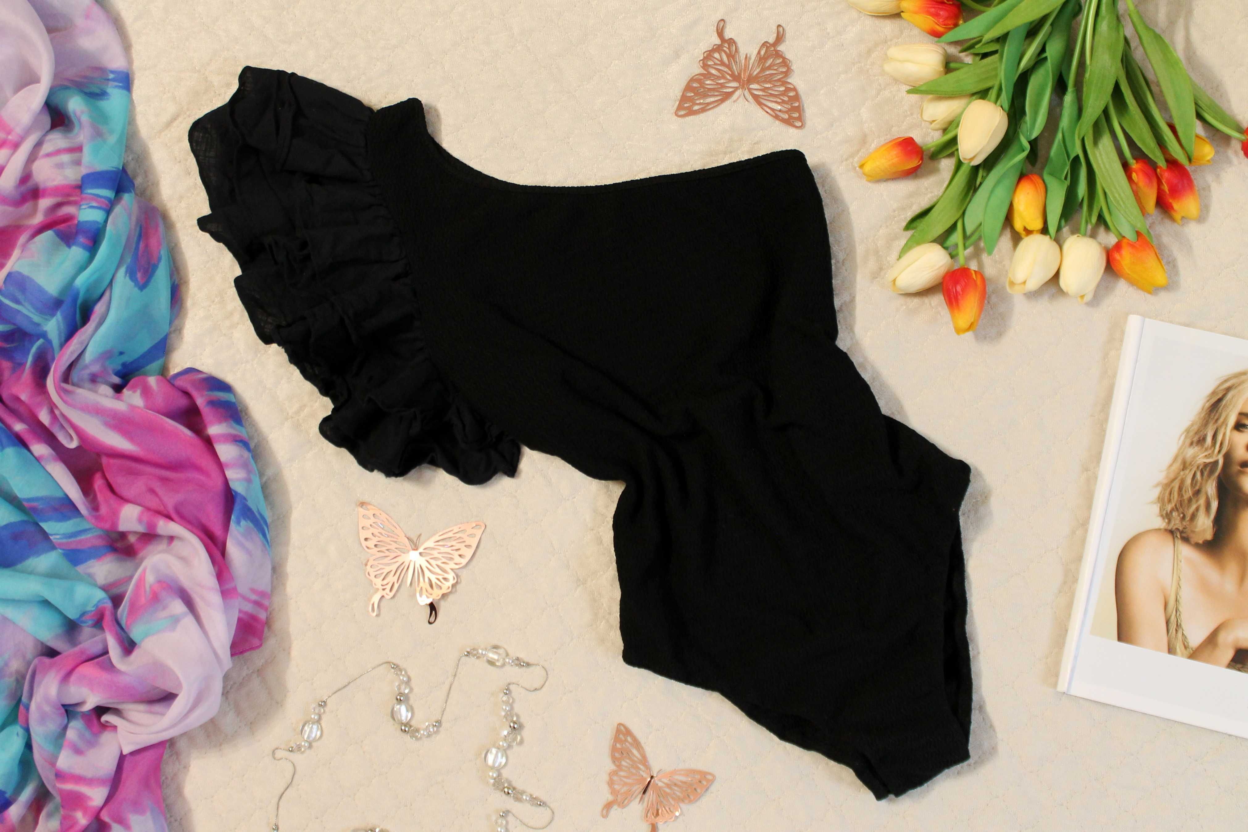 Shein Asymetryczne Czarne Body Tłoczony Materiał Rękaw Falbanka S/M