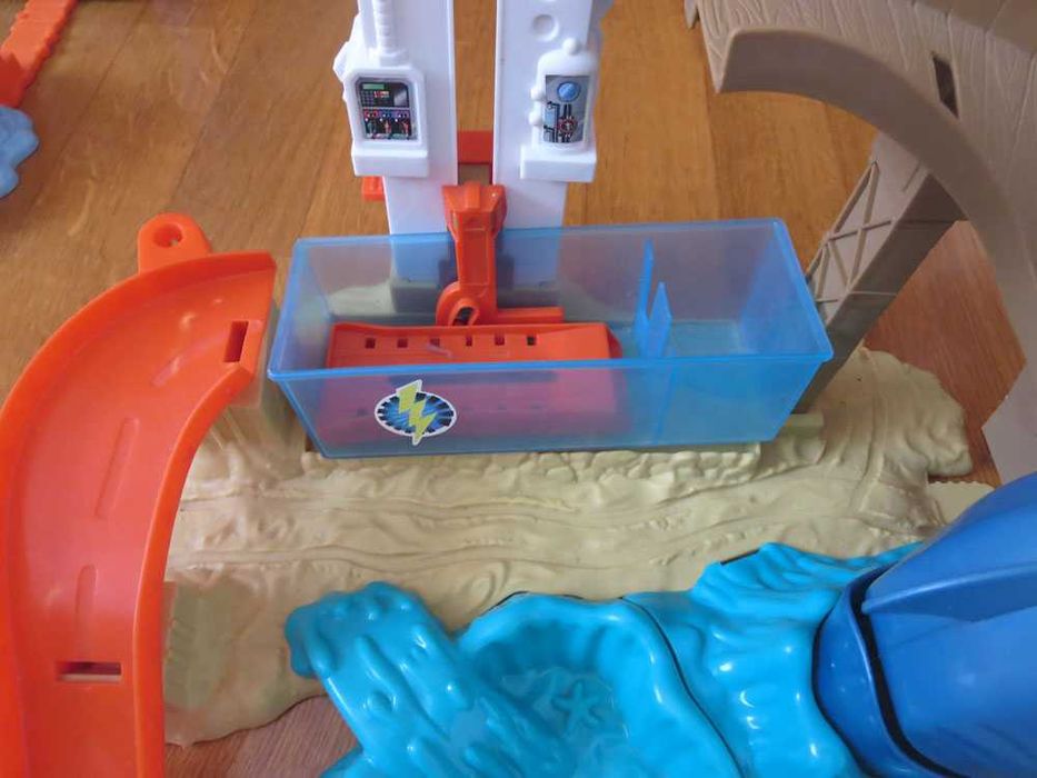 Pista Hot Wheels ( Tubarão )