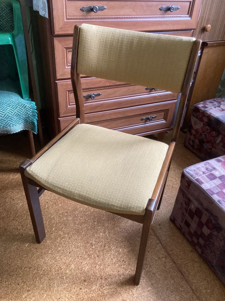 Krzesła wyściełane z lat 80-tych  PRL 2 szt. Komplet