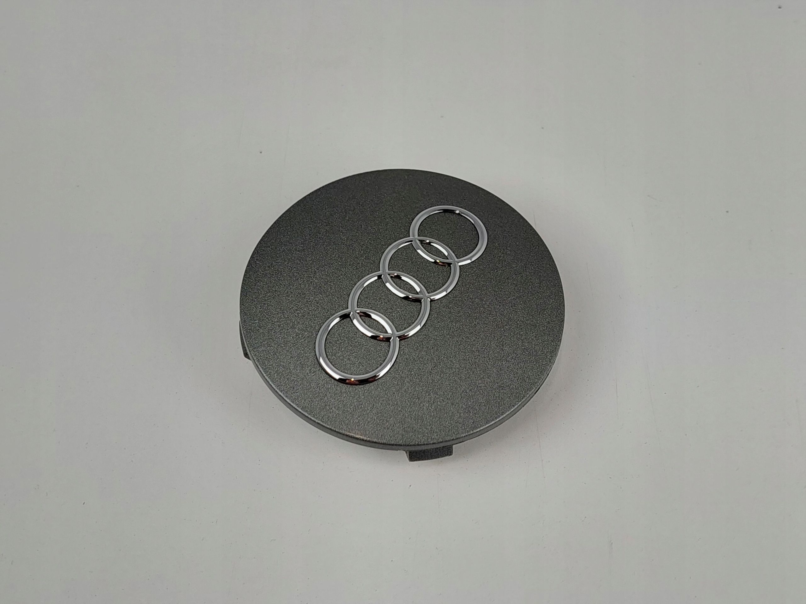 FABRYCZNIE NOWE Oryginalne Dekielki Audi 61MM 8T0