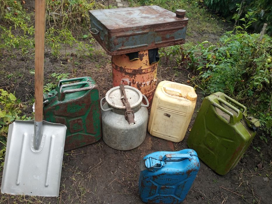 Продам каністри 10,20л +бочки