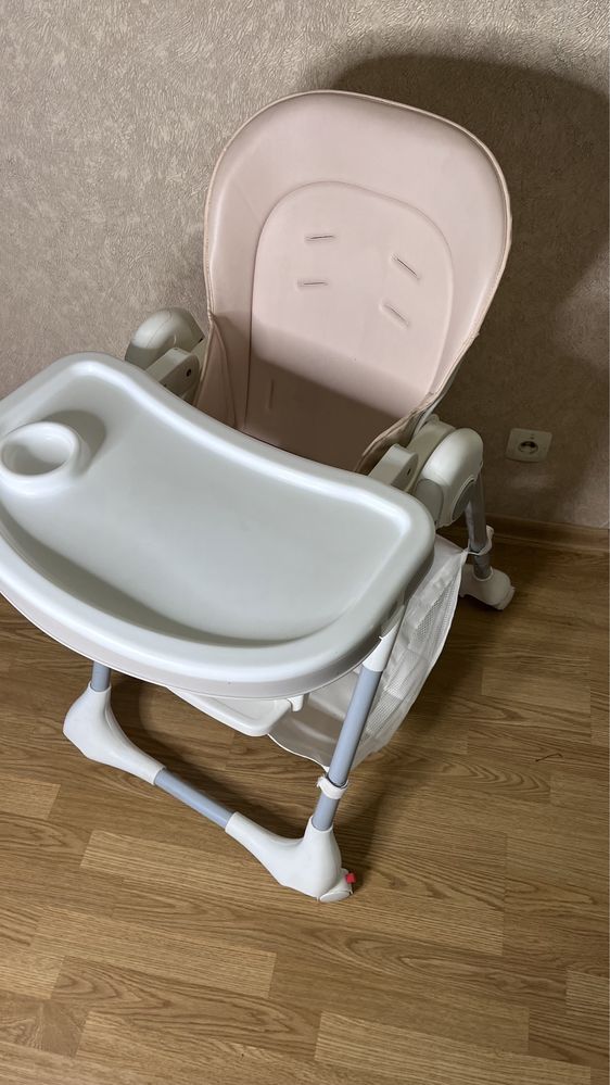 Стільчик для годування