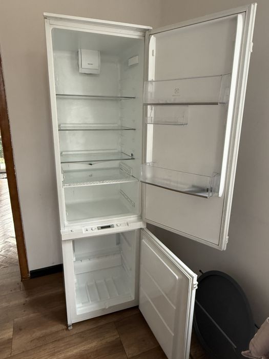 Lodówka  electrolux do zabudowy 180 cm
