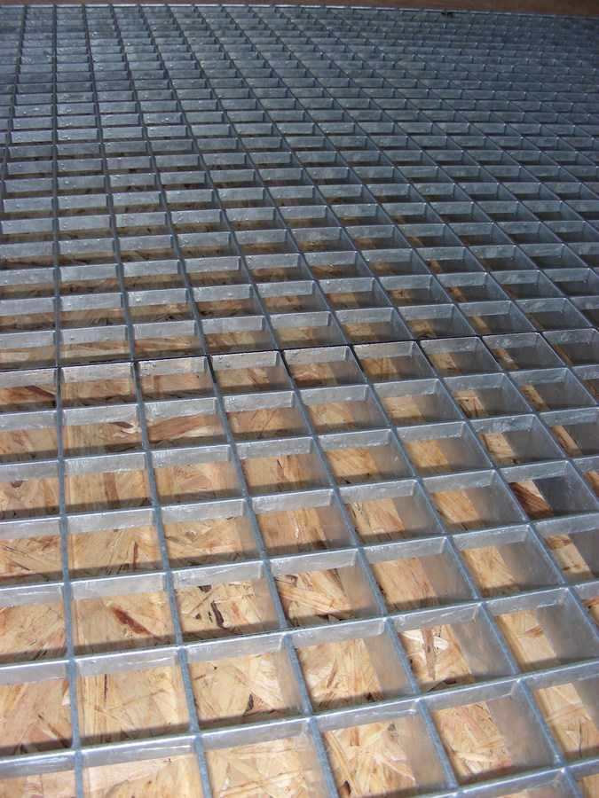 Zabezpieczenie kanału samochodowego krata stalowa ażurowa