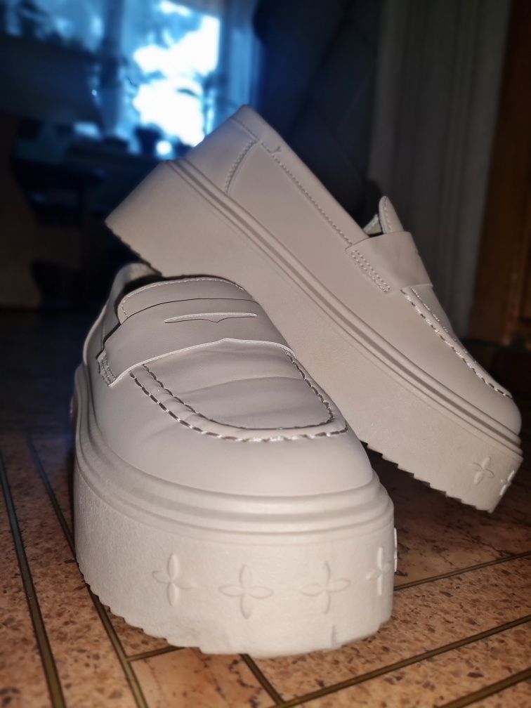 Продам лофери ,розмір 38
