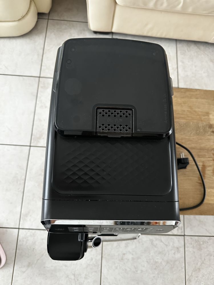 Кавомашина Philips 3200 EP3221/40 з капучинатором • Автоматична • Б/у
