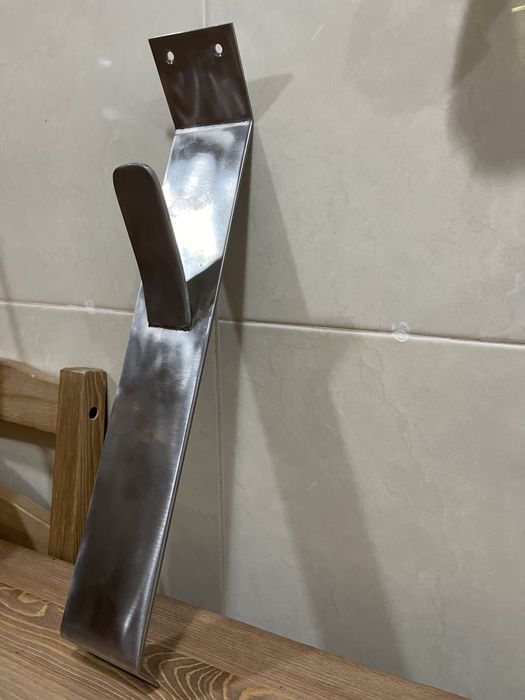 Suporte para pendurar capacete mota