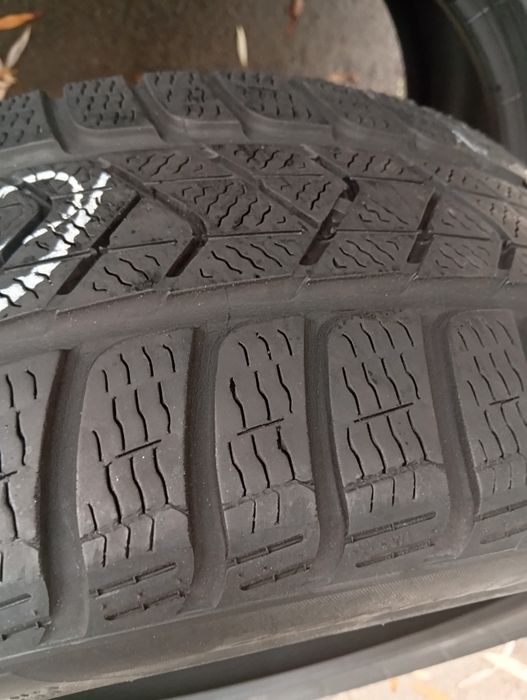 Зимова гума 225 на 40 на 19