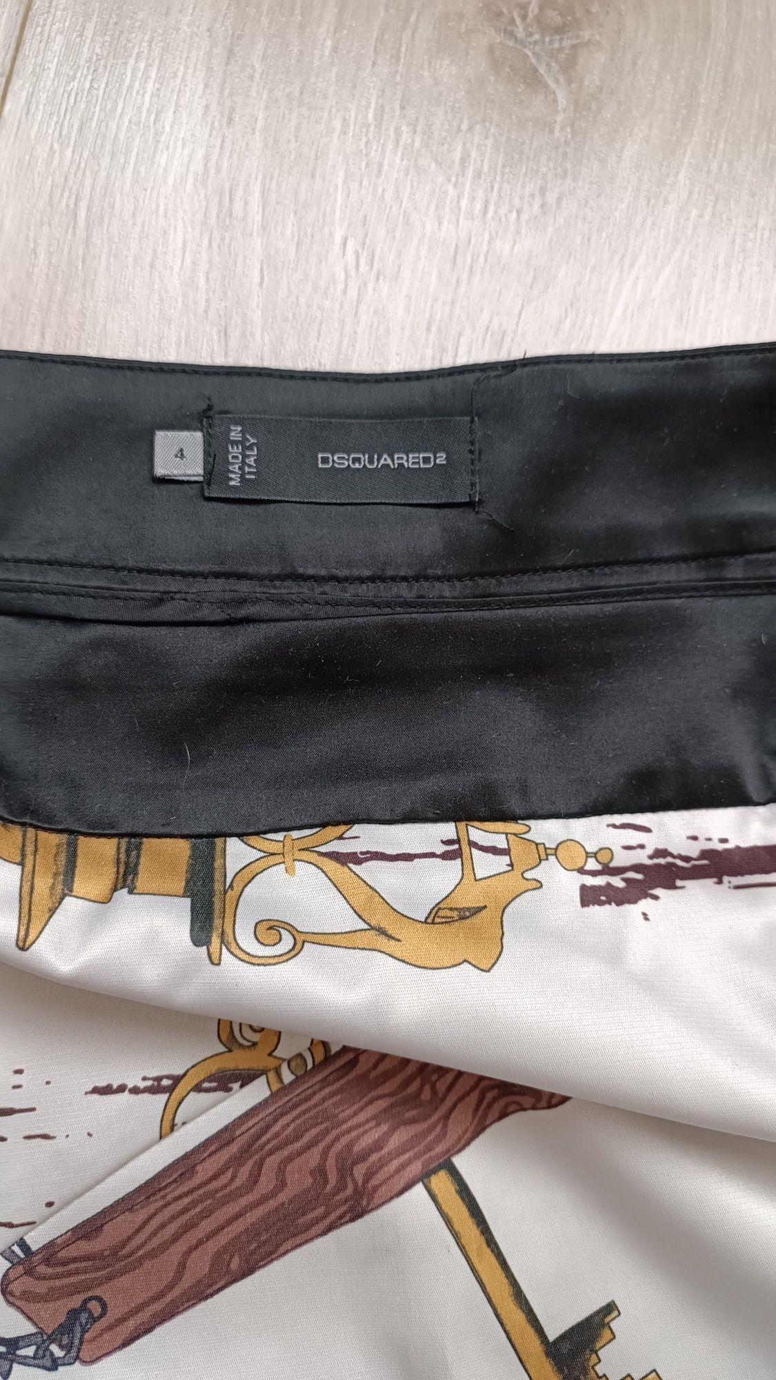 Юбка карандаш  бренда DSQUARED2
