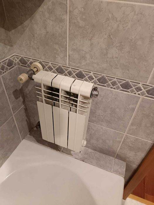 Vendo 7 radiadores de alumínio com elementos variados