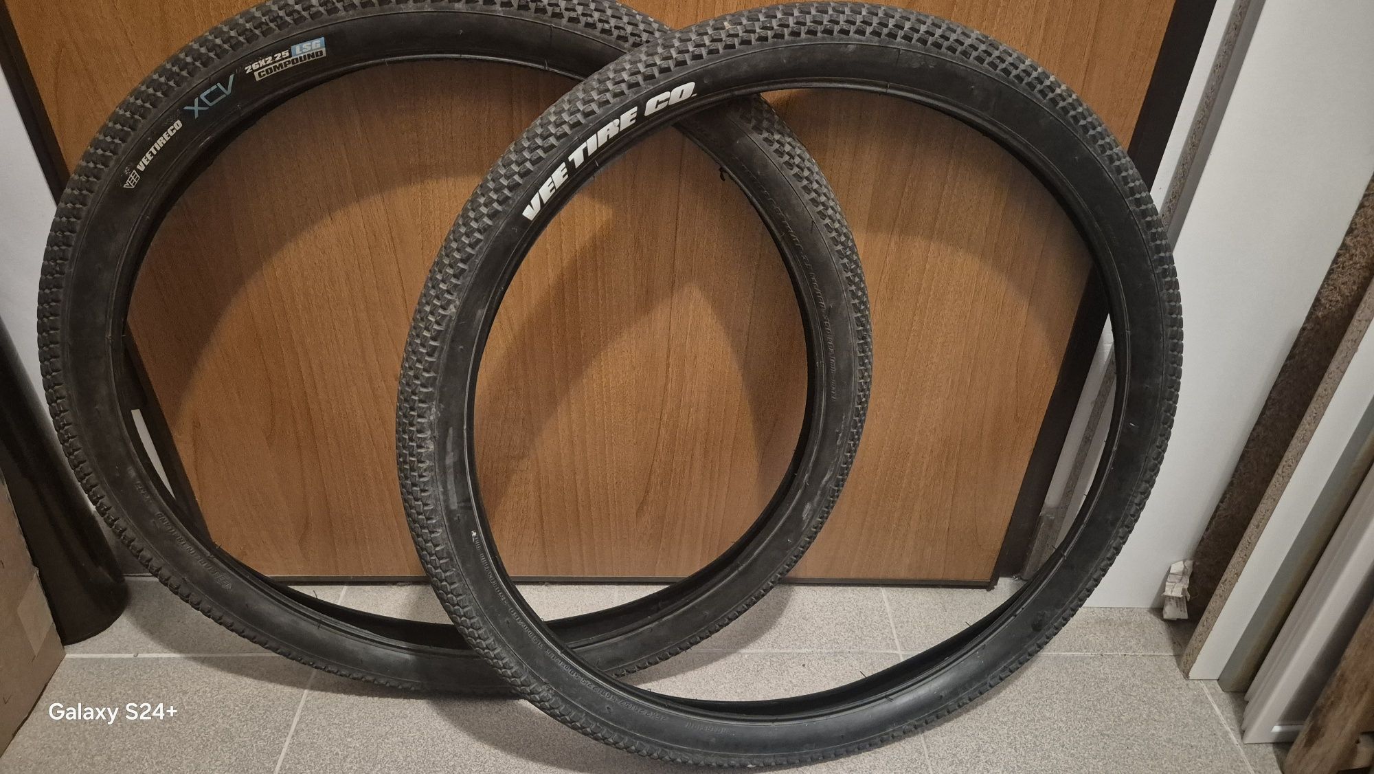 Opony MTB Dirt 26x2.25 Vee Tire Co XCV 2 sztuki