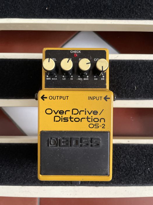 Pedal overdrive/distorção Boss OS-2