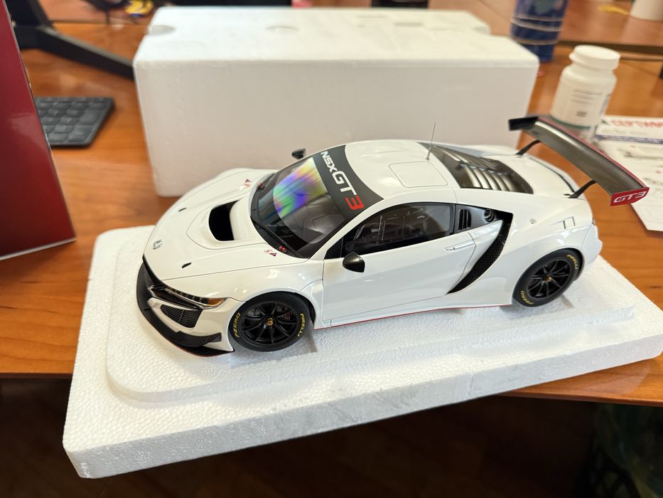 Auto art 1/18 honda nsx GT3 AutoArt