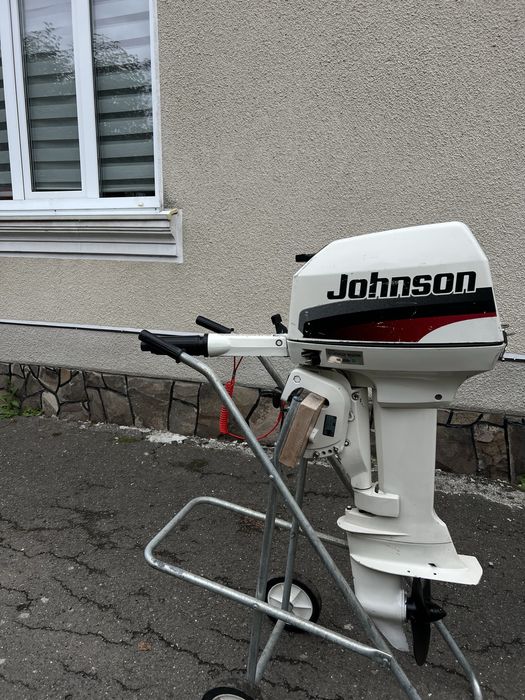 Лодочний мотор Johnson 6-8