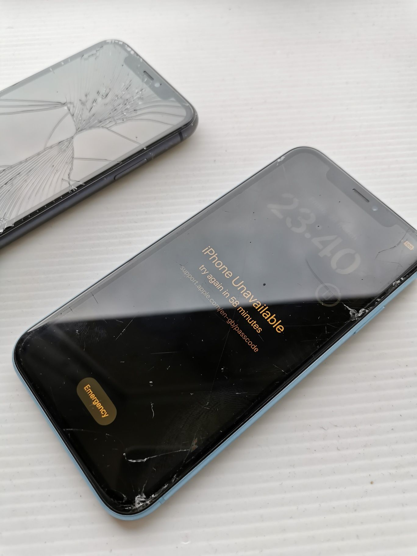 Telefony IPhone 11 i XR