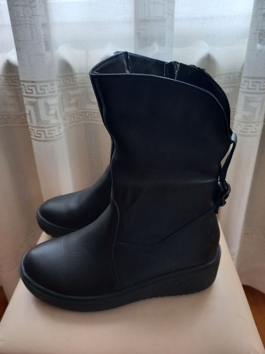 Чоботи жіночі шкіряні