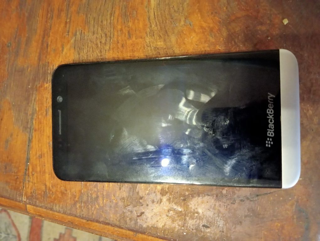 BlackBerry Z30Lte super amoled 5,2Hdmi radio RDS Microsoft bdb bateri