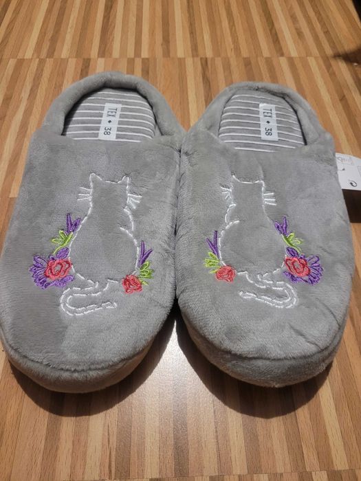 Kapcie z kotkiem rozm. 38