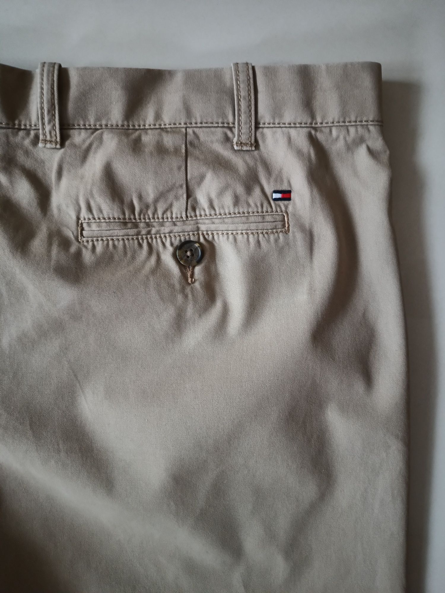 Tommy Hilfiger XL beżowe spodnie pas 108cm