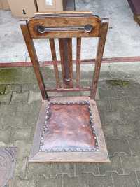 Krzesło drewniane że skórzanym siedziskiem