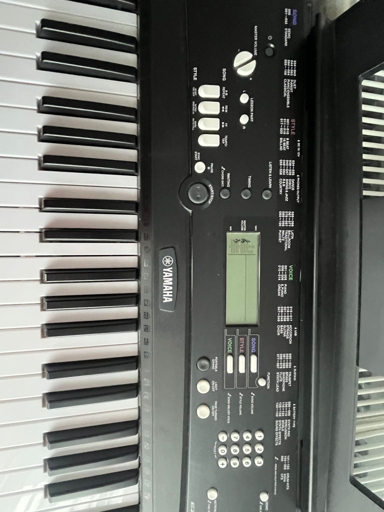 Keybord  yamaha EZ-220