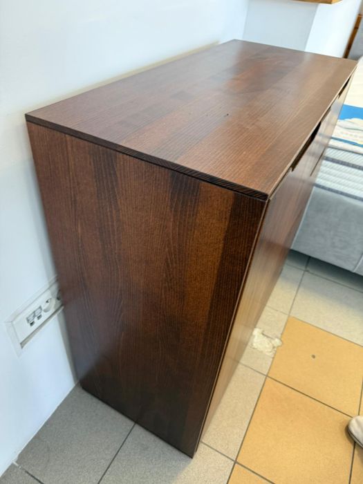 Bukowa komoda z litego drewna - ekspozycja