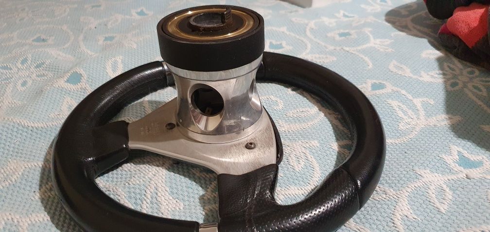 Volante momo Itália