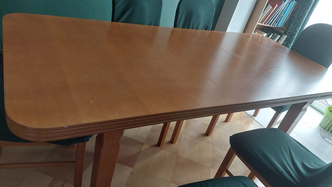 Stół rozkladany do jadalni salonu