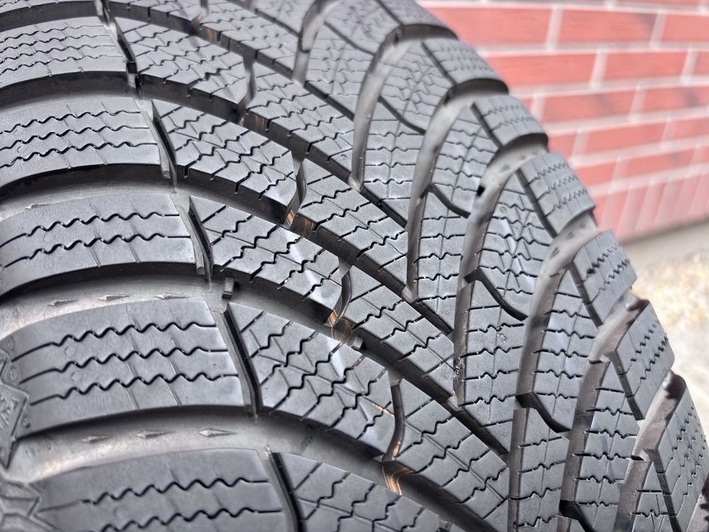 Komplet zimowe Semperit Speed-Grip 5 205/60 R16 rok 2024 8-8,5mm