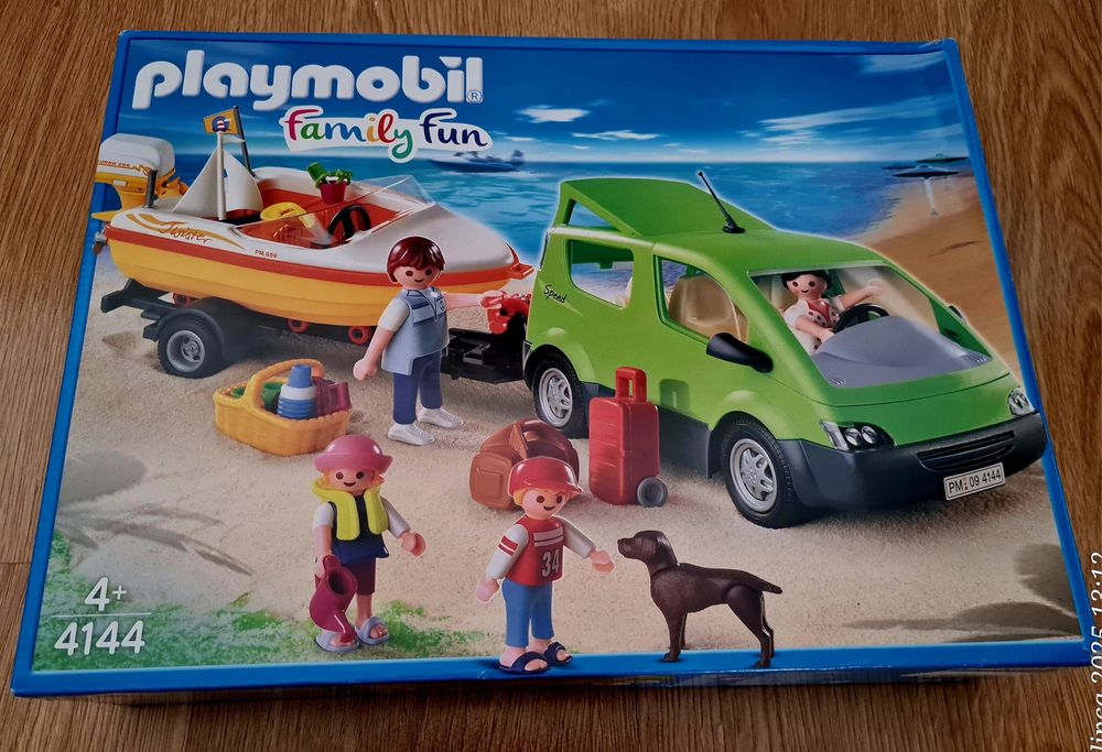 Playmobil 4144 Auto rodzinne z przyczepką i łódką
