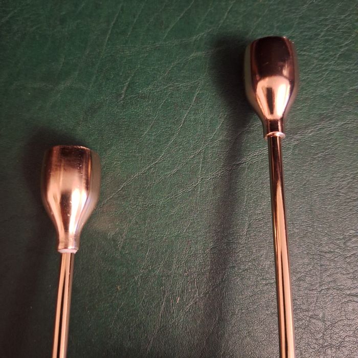 Dwa złote świeczniki